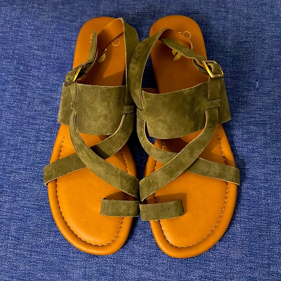 NEW! NWOT Franco Sarto 9.5 Suede Sandals Army Green - Picture 2 of 6